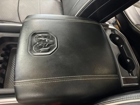 Used 2025 RAM 2500 Laramie AWD/4WD image 36