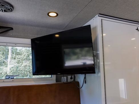 Used 2024 RAM 5500 Limited image 36