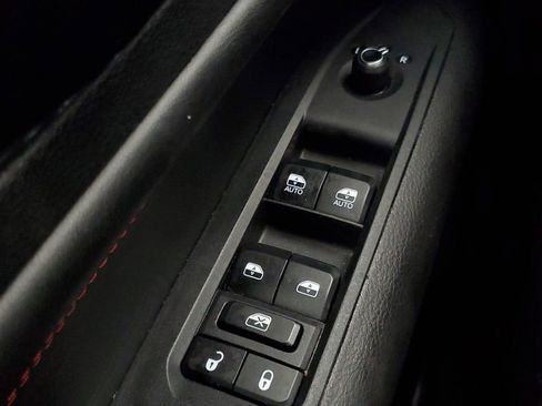Used 2025 Jeep Compass Trailhawk AWD/4WD image 15