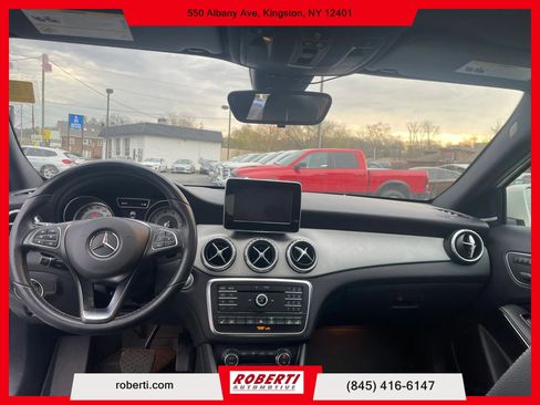 Used 2017 Mercedes-Benz GLA 250 4MATIC image 16
