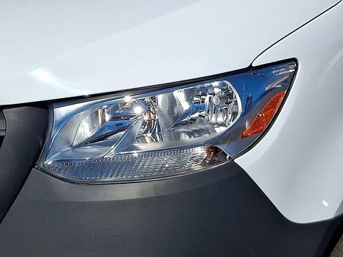 Used 2025 Mercedes-Benz Sprinter 2500 image 9