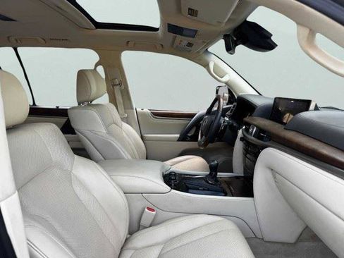 Used 2019 Lexus LX 570 4WD w/ Luxury Package image 56