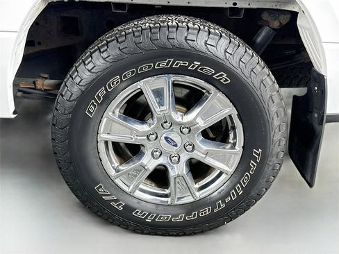 Used 2015 Ford F150 XLT w/ XTR Package image 28