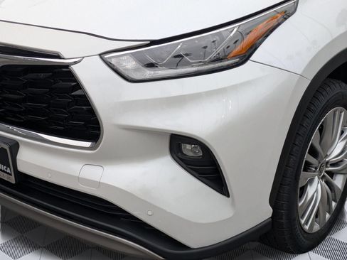 Used 2023 Toyota Highlander Platinum FWD image 10