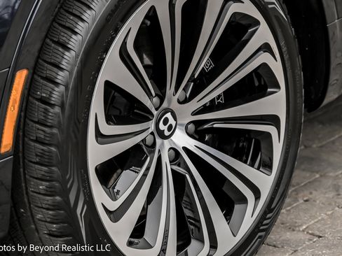 Used 2022 Bentley Bentayga image 13