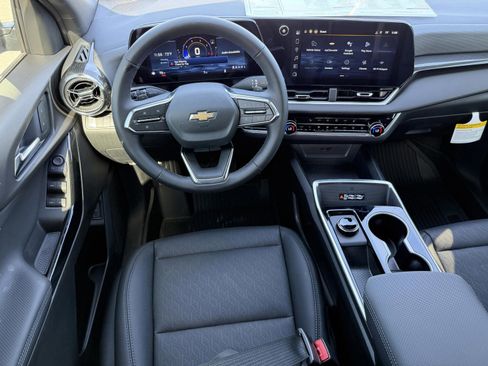 New 2026 Chevrolet Equinox LT w/ Convenience Package II FWD image 37