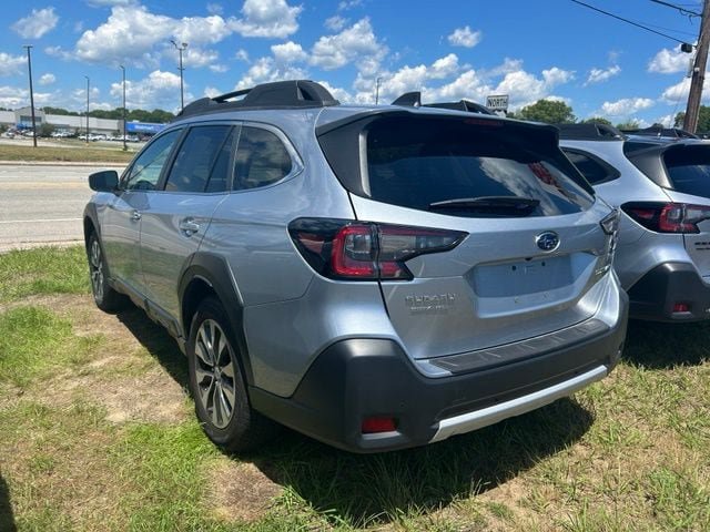 Used 2025 Subaru Outback Limited AWD/4WD image 7