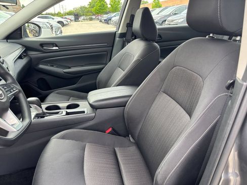 Used 2025 Nissan Altima 2.5 SV FWD image 25