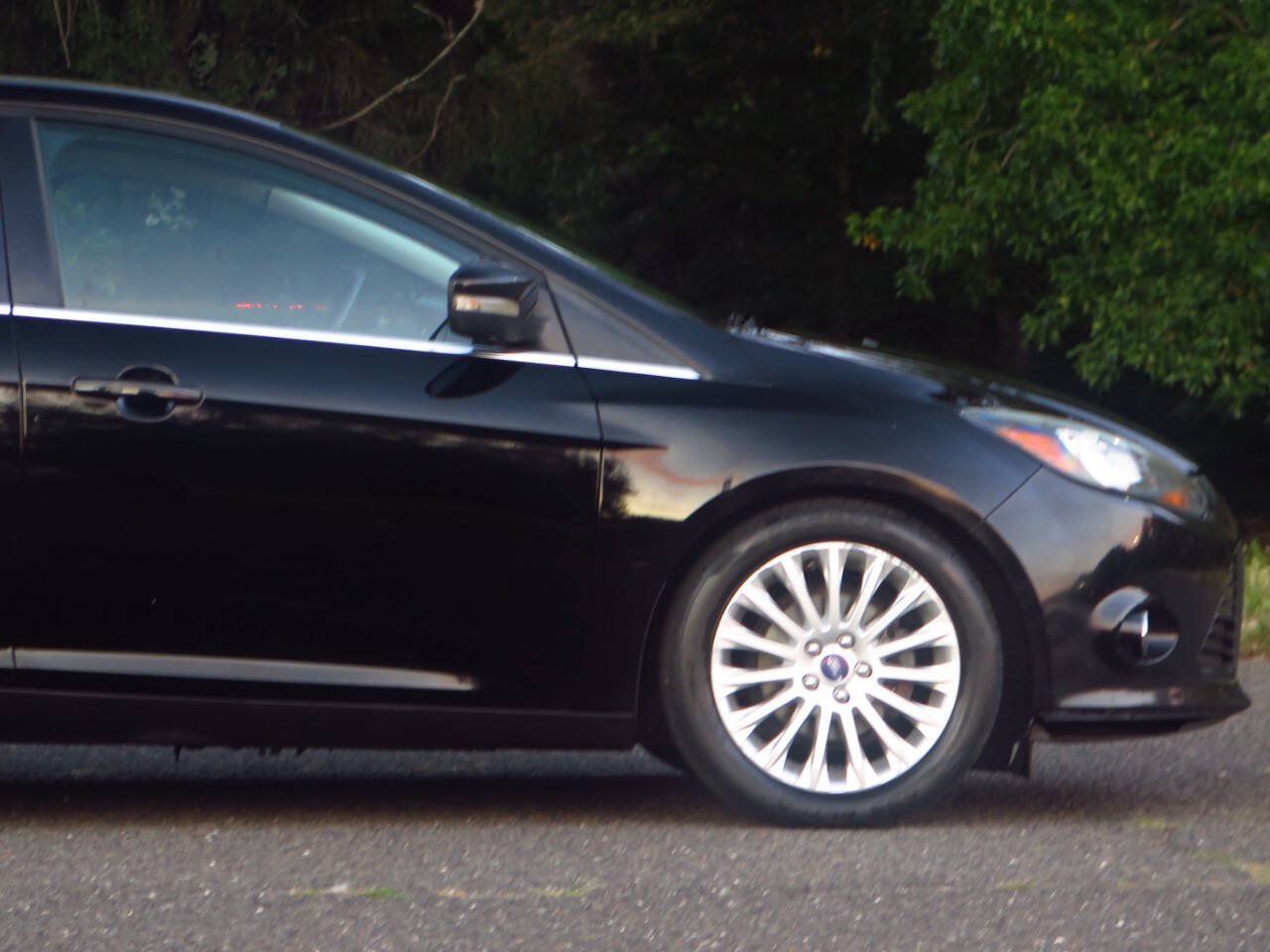Used 2012 Ford Focus Titanium FWD image 33