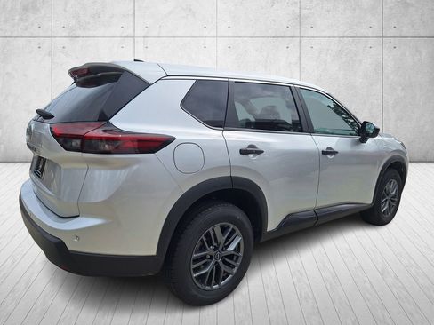 Used 2024 Nissan Rogue S image 5