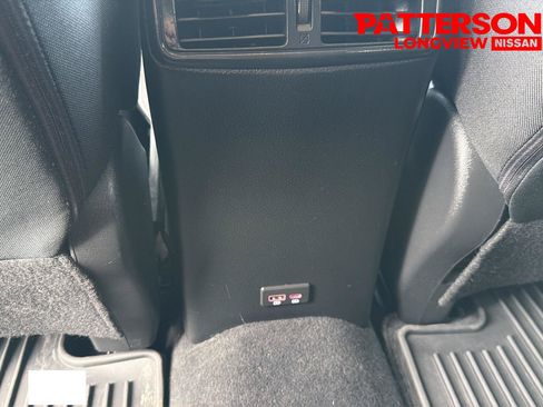 Used 2019 Nissan Rogue SV w/ Premium Package FWD image 13