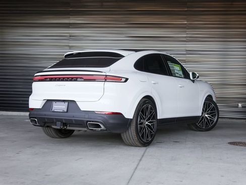 New 2026 Porsche Cayenne E-Hybrid Coupe AWD/4WD image 7