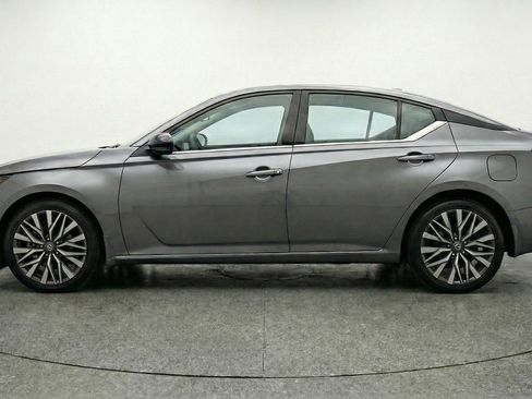 Used 2025 Nissan Altima 2.5 SV image 5