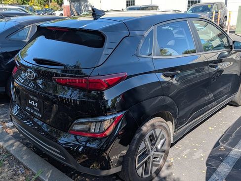 Used 2023 Hyundai Kona Limited w/ Cargo Package FWD image 4