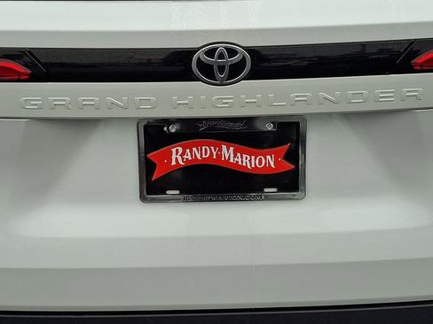 Used 2024 Toyota Grand Highlander AWD image 29