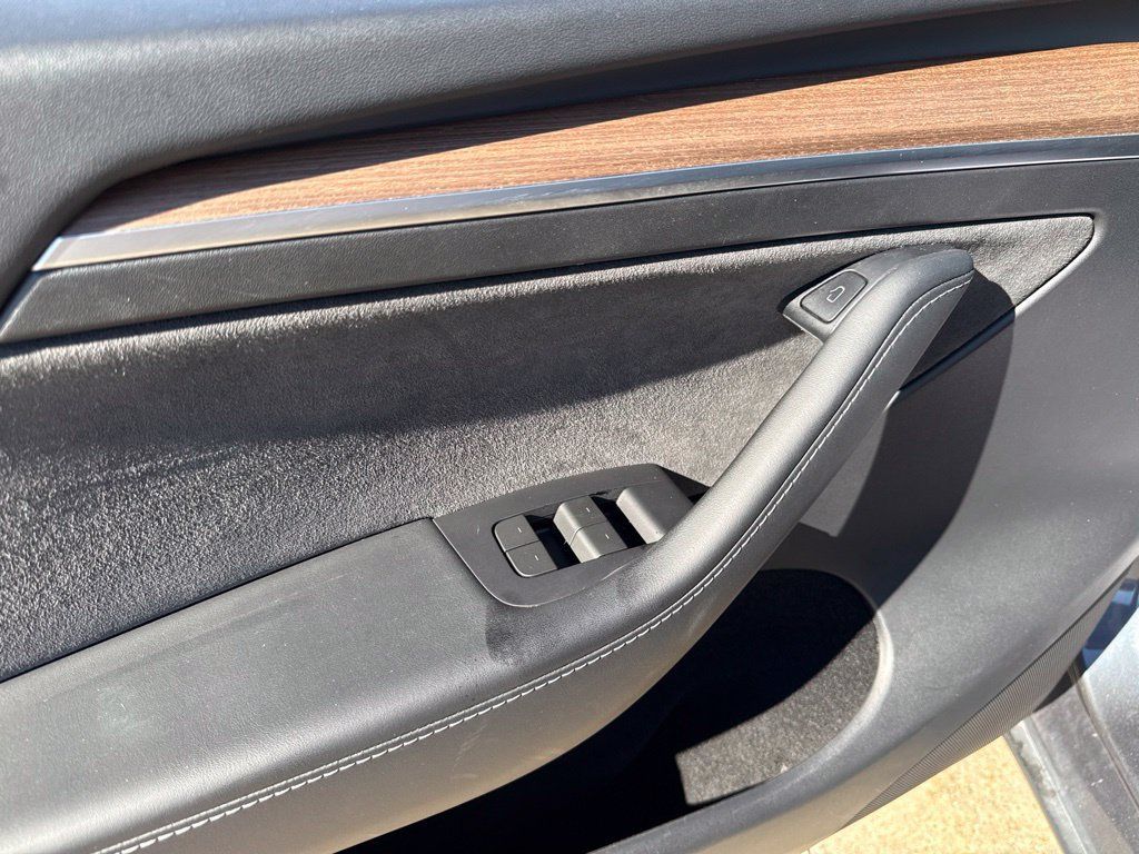 Used 2023 Tesla Model Y Long Range AWD/4WD image 21