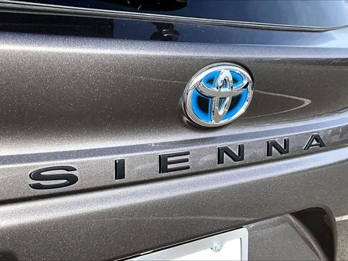 Certified 2024 Toyota Sienna LE image 30