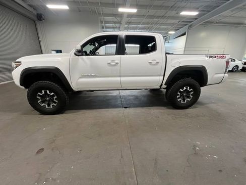 Used 2023 Toyota Tacoma TRD Off-Road w/ Technology Package AWD/4WD image 6