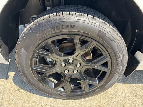 Used 2025 Ford Maverick Lobo AWD/4WD image 11