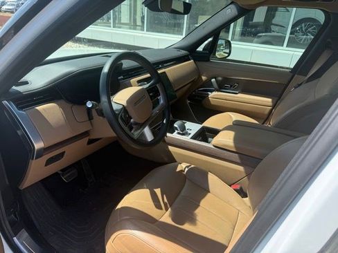Used 2025 Land Rover Range Rover SE image 10