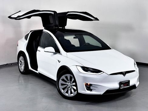 Used 2018 Tesla Model X 75D image 18