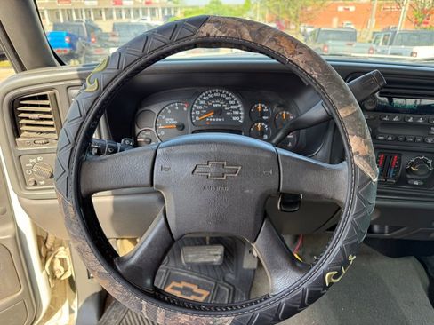 Used 2006 Chevrolet Silverado 3500 LT w/ Heavy-Duty Power Package image 15