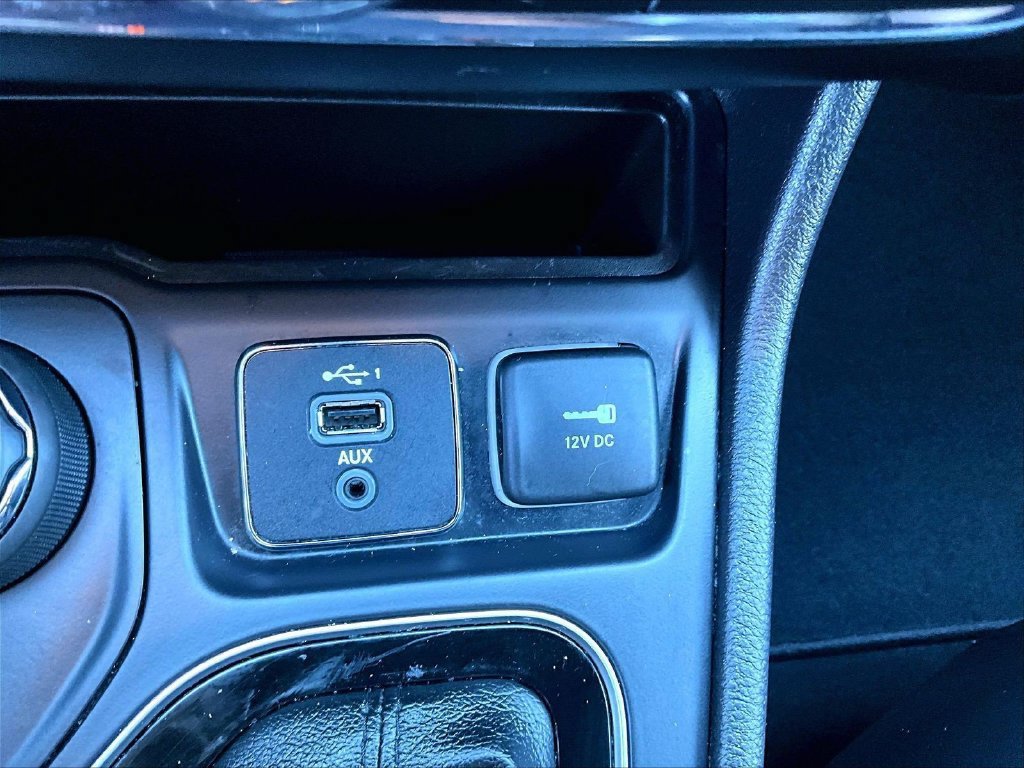 Used 2019 Jeep Cherokee Limited AWD/4WD image 26