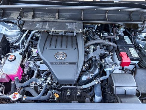 Used 2023 Toyota Highlander XLE FWD image 28