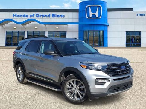 Used 2021 Ford Explorer XLT w/ Equipment Group 202A AWD/4WD image 1