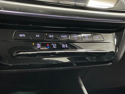 Used 2023 Chevrolet Bolt EUV LT image 19