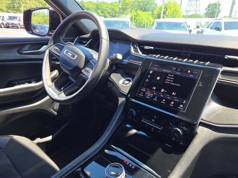 Certified 2024 Jeep Grand Cherokee Altitude RWD image 9