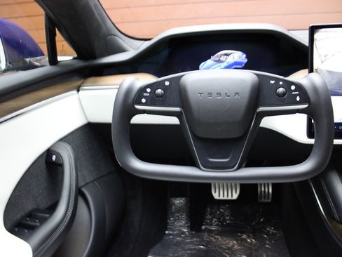 Used 2022 Tesla Model S AWD image 33