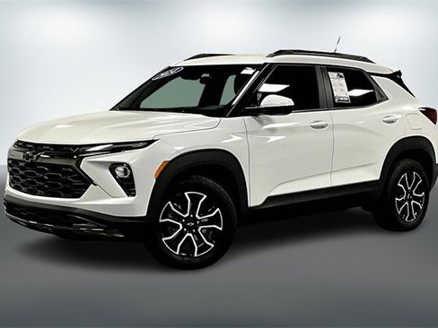 Used 2024 Chevrolet TrailBlazer ACTIV w/ Driver Confidence Package image 3