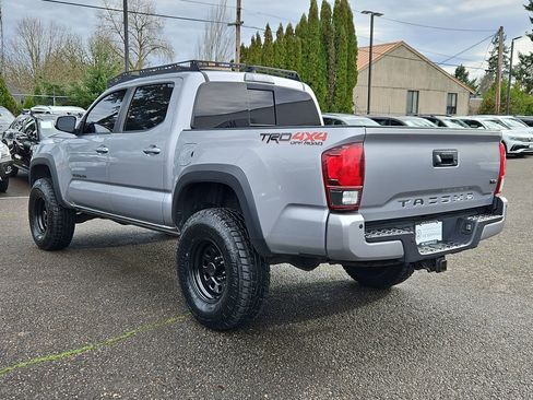 Used 2019 Toyota Tacoma TRD Off-Road image 3