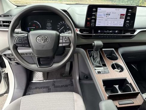 Used 2023 Toyota Sienna LE image 17