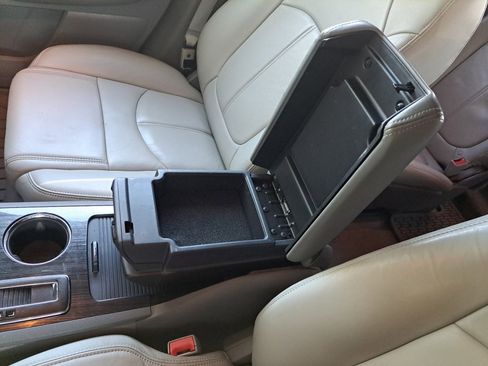 Used 2016 Chevrolet Traverse LT image 30