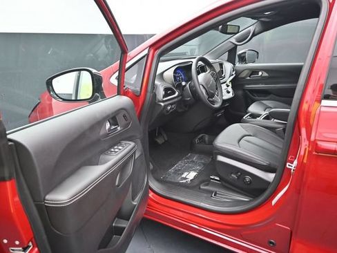 New 2027 Chrysler Pacifica Select AWD/4WD image 11