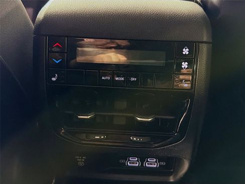 Used 2021 Jeep Grand Cherokee L Limited AWD/4WD image 26