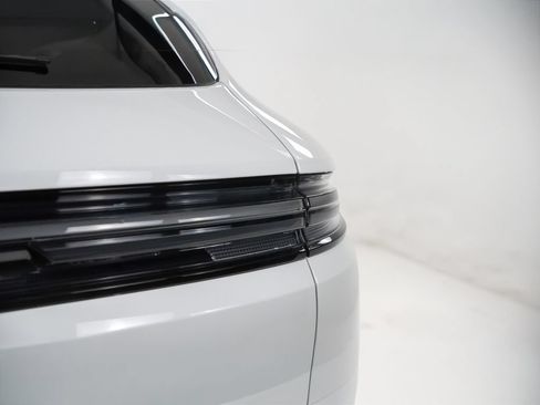 Certified 2026 Porsche Cayenne AWD/4WD image 12
