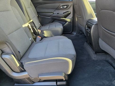 Used 2023 Chevrolet Traverse LT FWD image 14