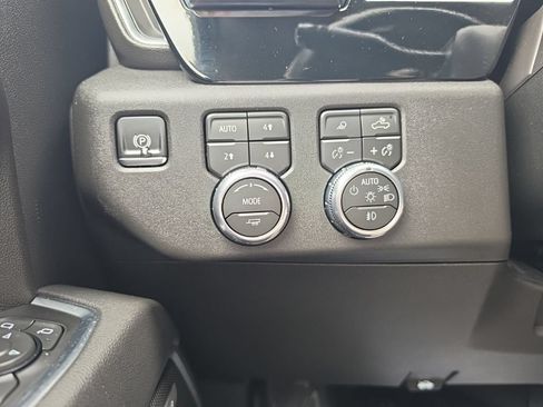 Used 2026 GMC Sierra 2500 SLT w/ SLT Convenience Package AWD/4WD image 22