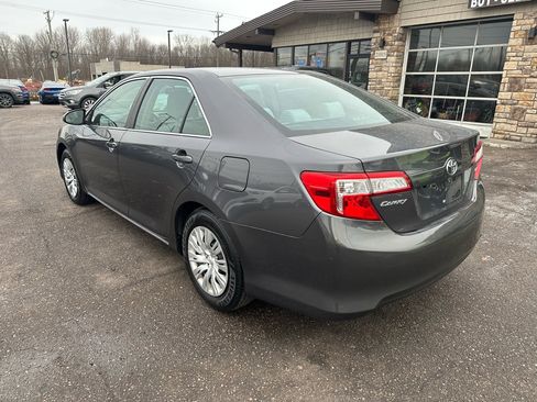 Used 2014 Toyota Camry SE image 5