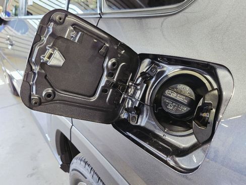 Used 2022 Toyota RAV4 XLE Premium AWD/4WD image 65