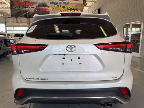 Used 2021 Toyota Highlander XSE FWD image 7