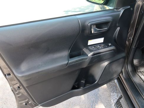 Used 2018 Toyota Tacoma TRD Off-Road w/ Technology Package RWD image 24
