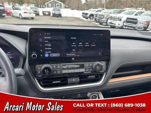 Used 2024 Toyota Grand Highlander AWD image 23