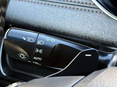 Used 2018 Toyota Avalon XLE image 15