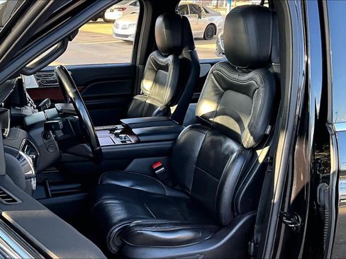 Used 2021 Lincoln Navigator Reserve image 8