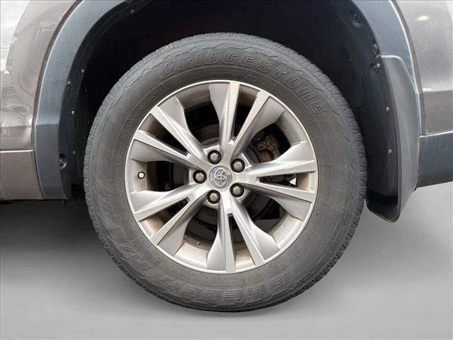 Used 2014 Toyota Highlander XLE AWD/4WD image 10