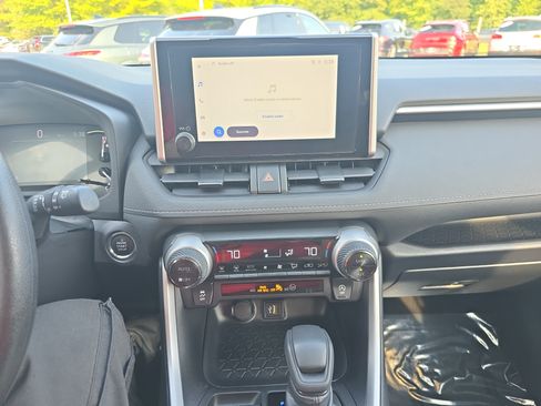 Used 2025 Toyota RAV4 XLE FWD image 17